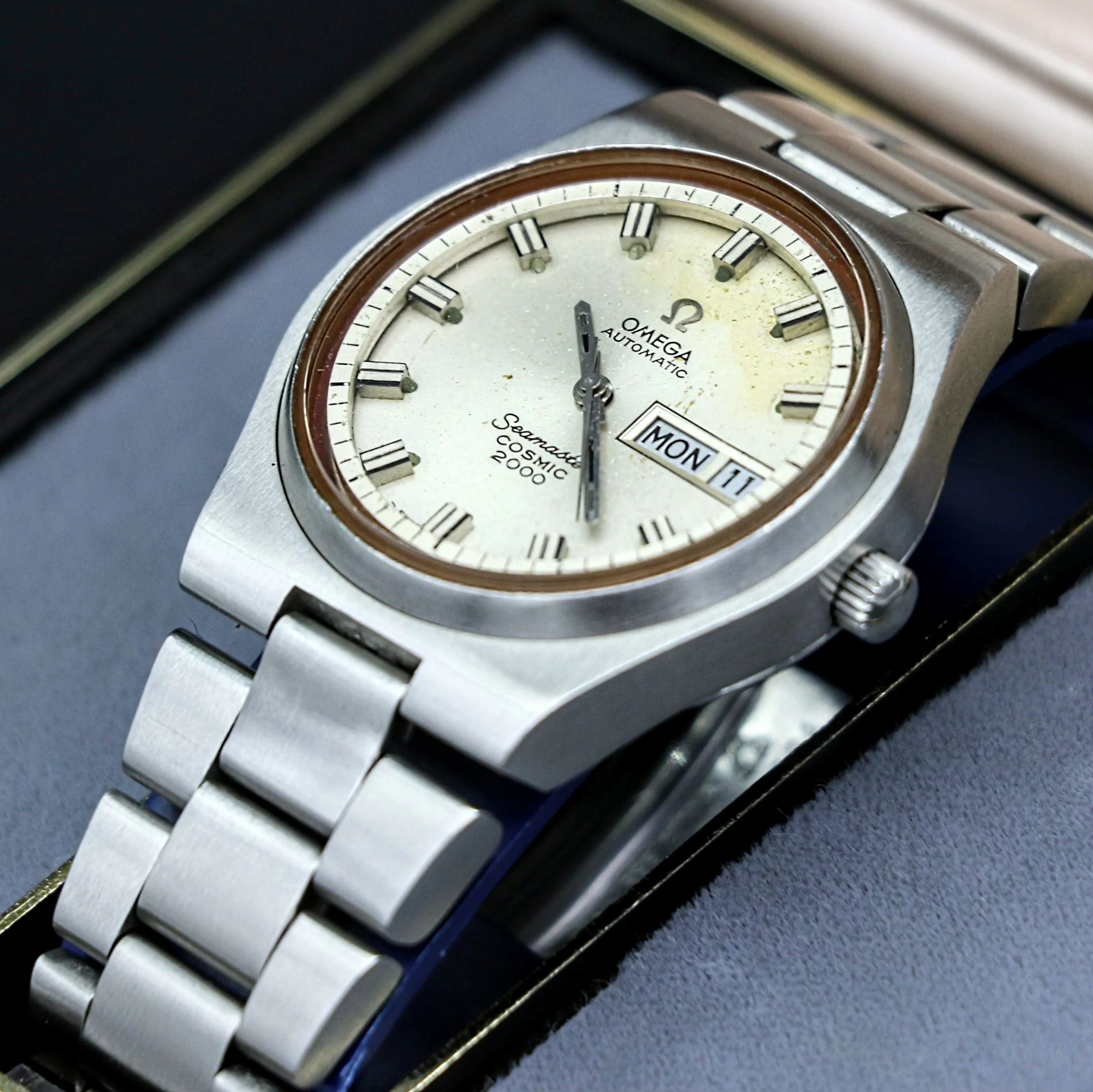 OMEGA Seamaster Cosmic 2000 Automatic High Beat Day/Date Wristwatch - Image 4