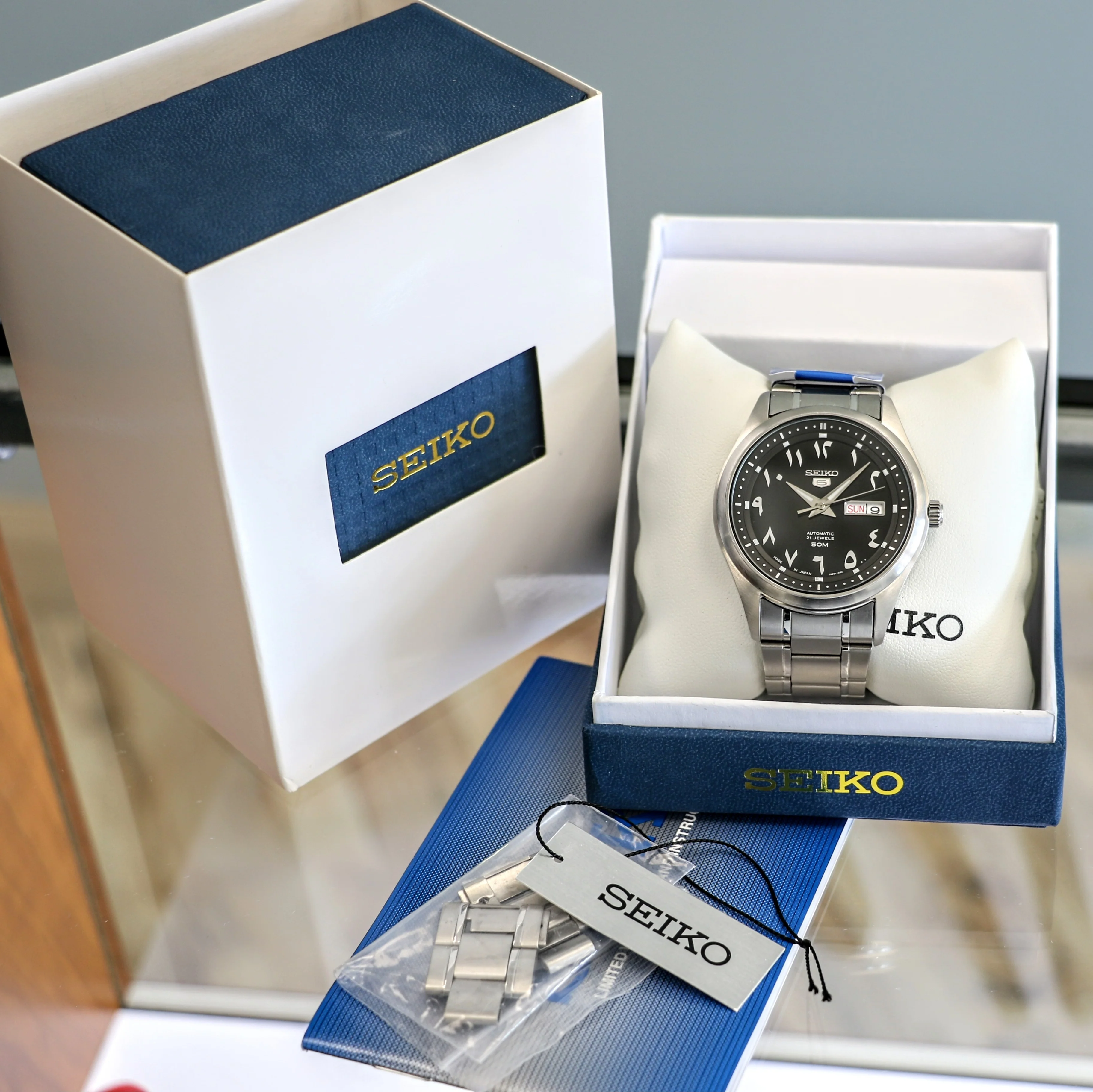 SEIKO 5 Automatic Watch Black Arabic Dial Wristwatch Ref. SNKP21J1 Box & Papers! - Image 4