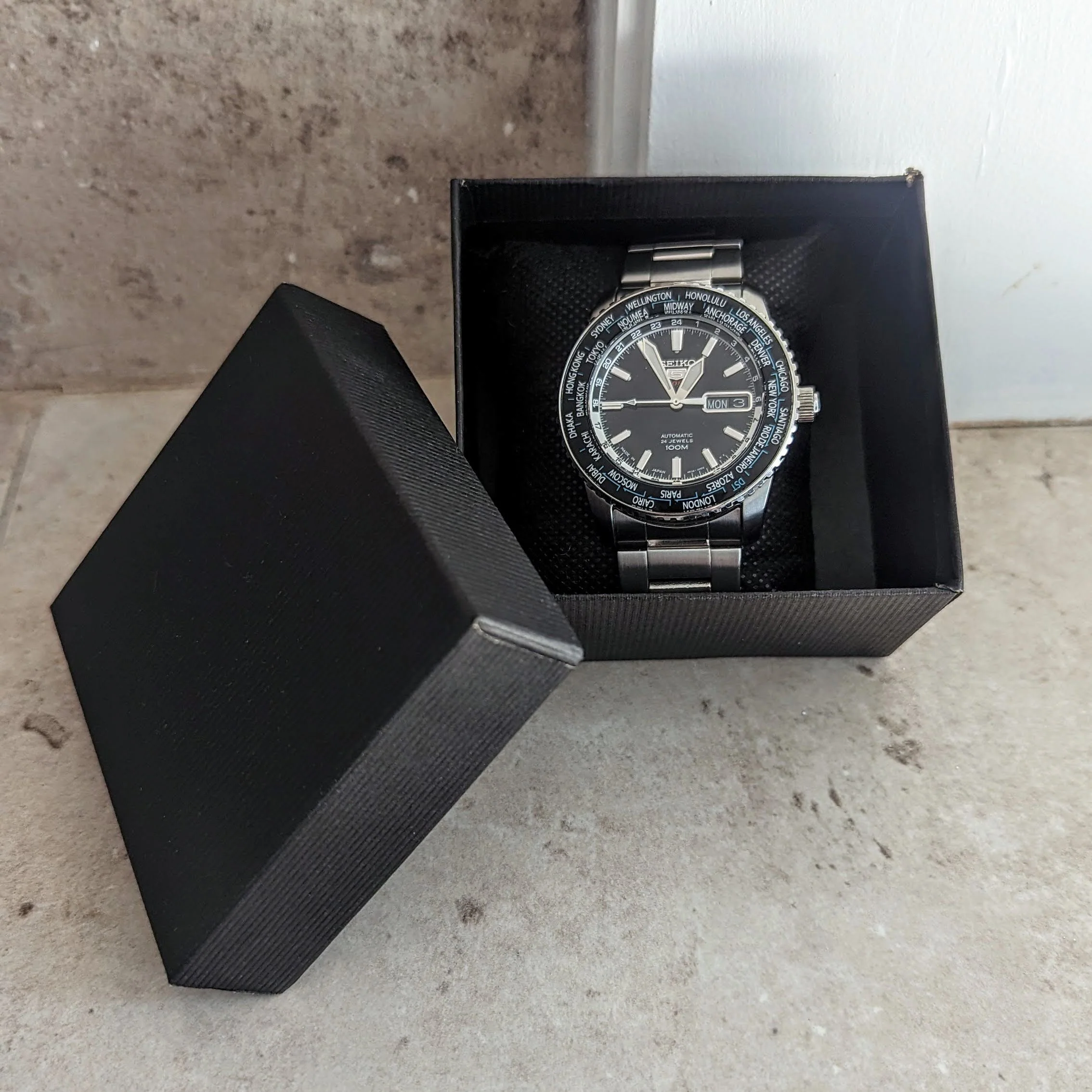 SEIKO 5 Sports Automatic Worldtimer Watch 24 Jewels Ref. 4R36-00G0 Display Back Watch - Image 15