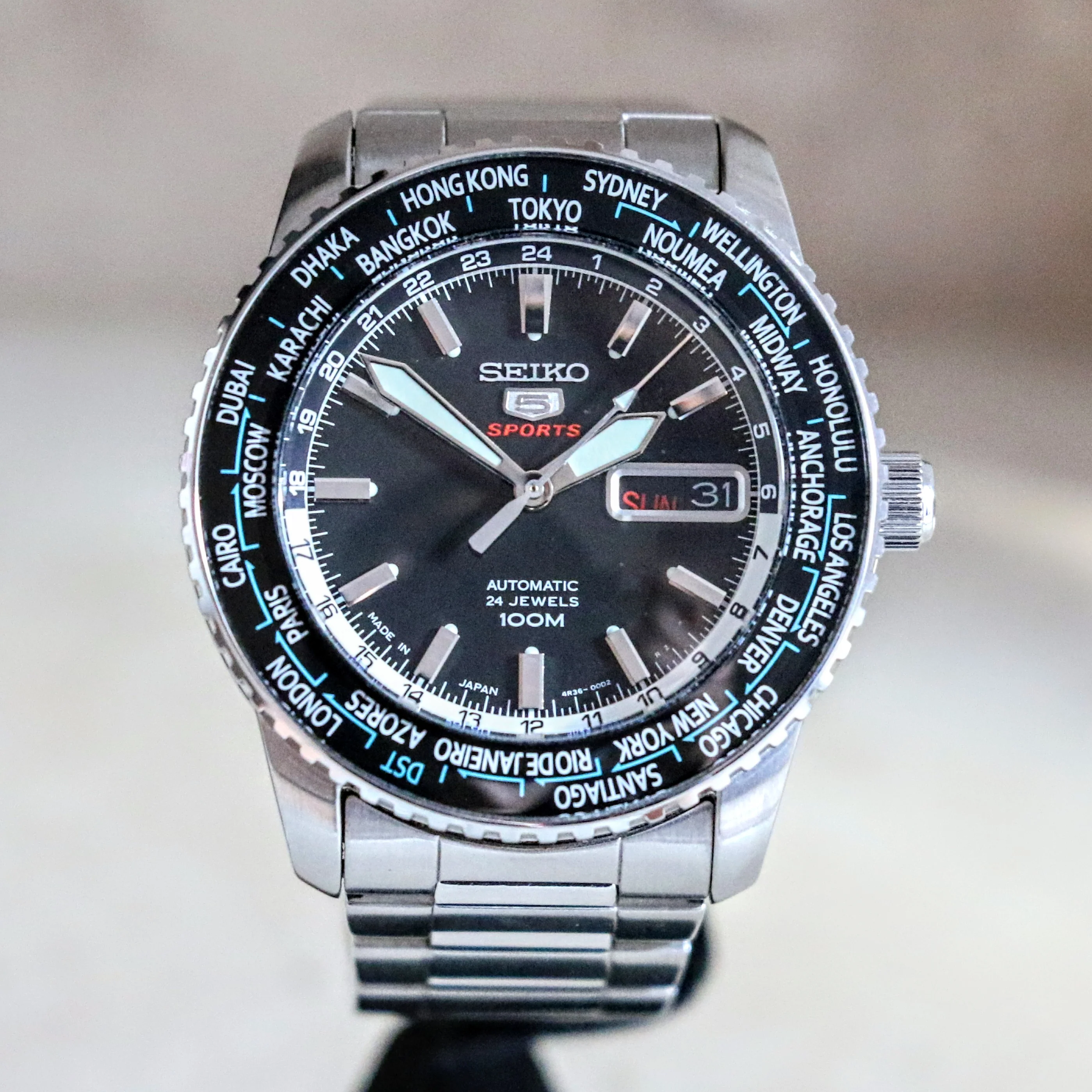 SEIKO 5 Sports Automatic Worldtimer Watch 24 Jewels Ref. 4R36-00G0 Display Back Watch - Image 3