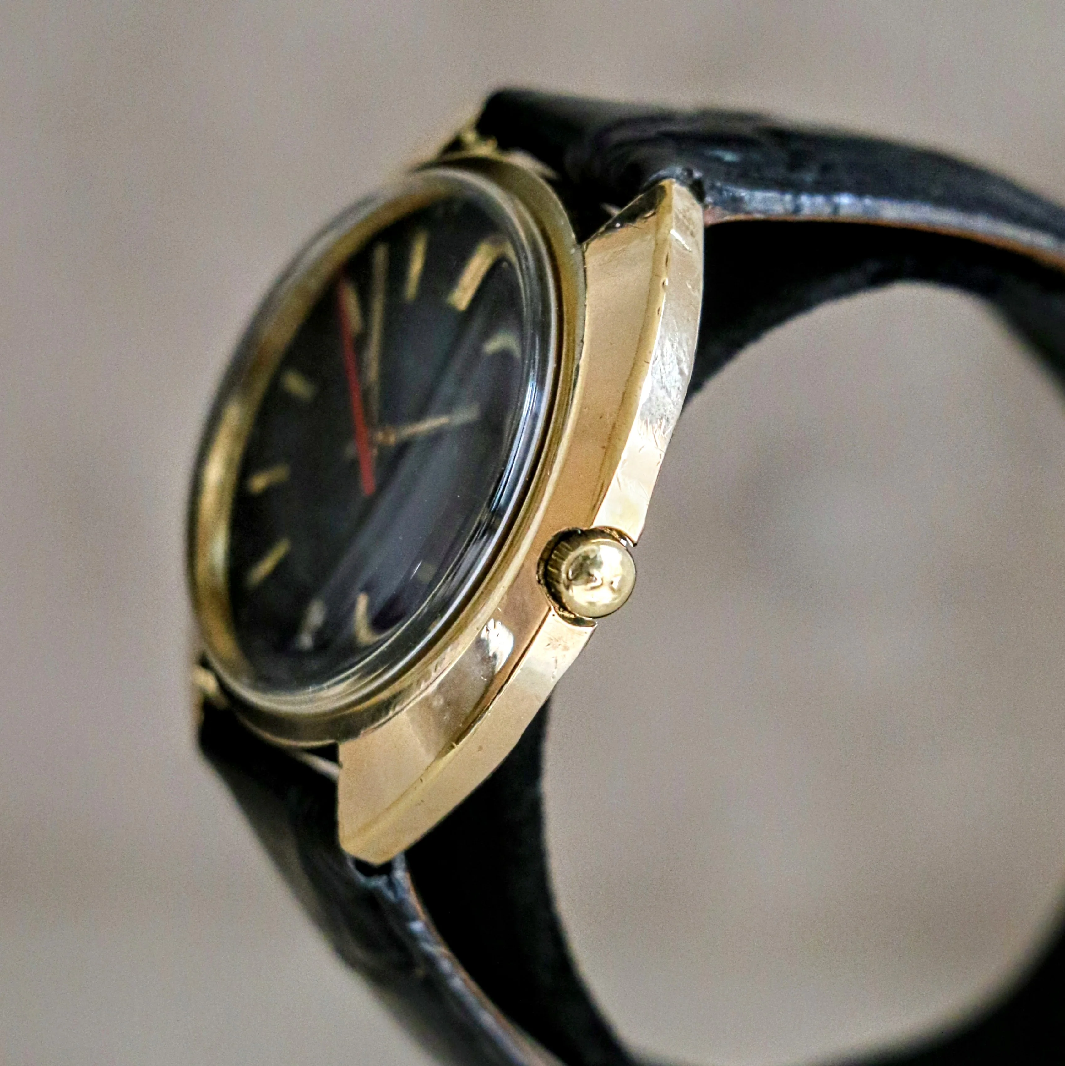 1960s HAMILTON Dateline Automatic Watch - Rare and Collectible Timepiece - Image 9