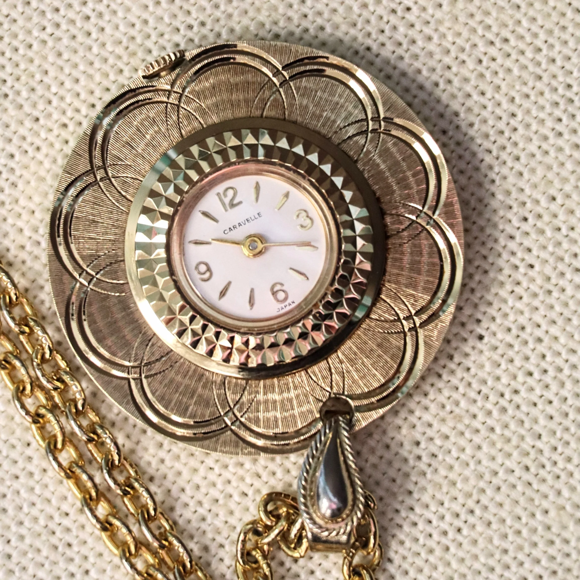 1967 CARAVELLE by Bulova Ladies Pendant 7 Jewels Watch with GP Link Chain 24" - Image 5
