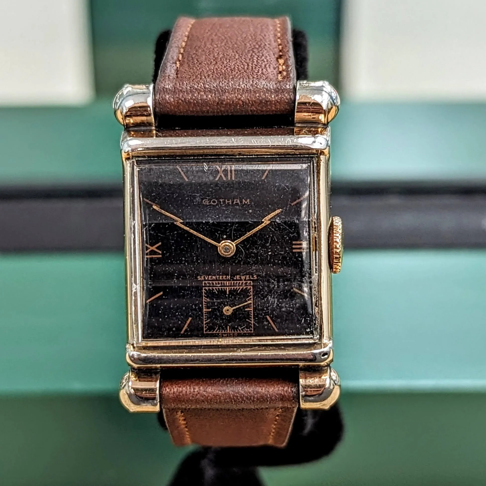 Vintage GOTHAM Wristwatch 17 Jewels Black Dial Fancy Lugs Swiss Made Watch - Image 2