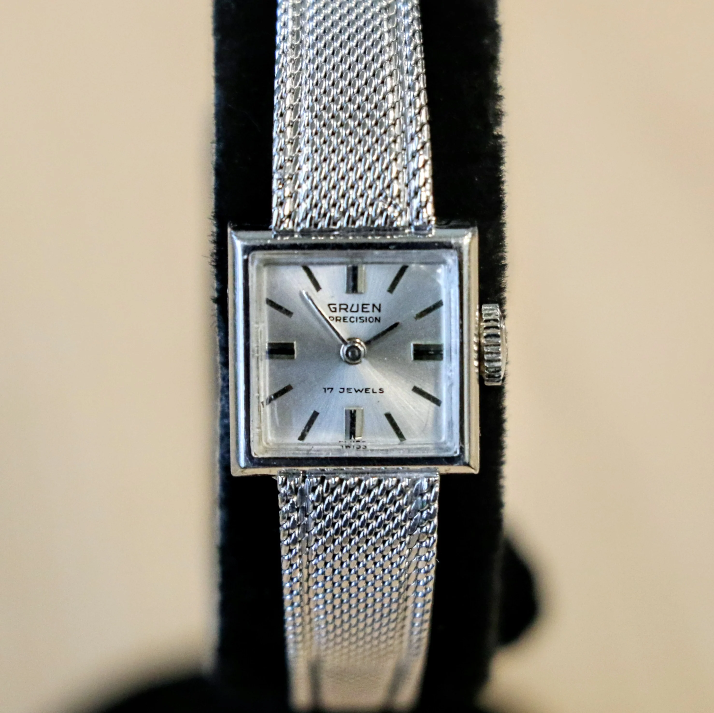 1950's GRUEN Precision Ladies Watch Cal. 258R 17 Jewels Swiss Wristwatch - Mesh Bracelet - Image 2