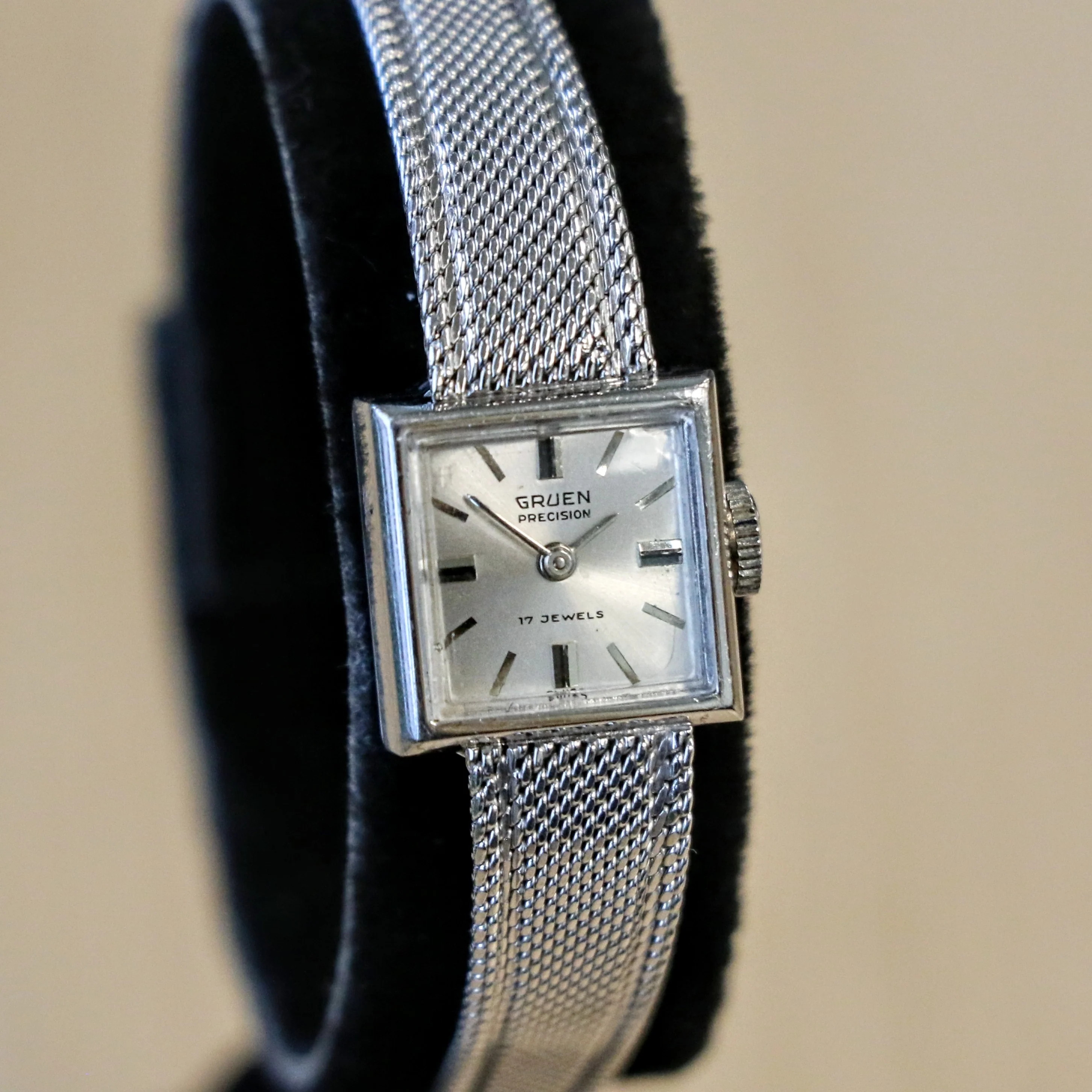 1950's GRUEN Precision Ladies Watch Cal. 258R 17 Jewels Swiss Wristwatch - Mesh Bracelet - Image 4