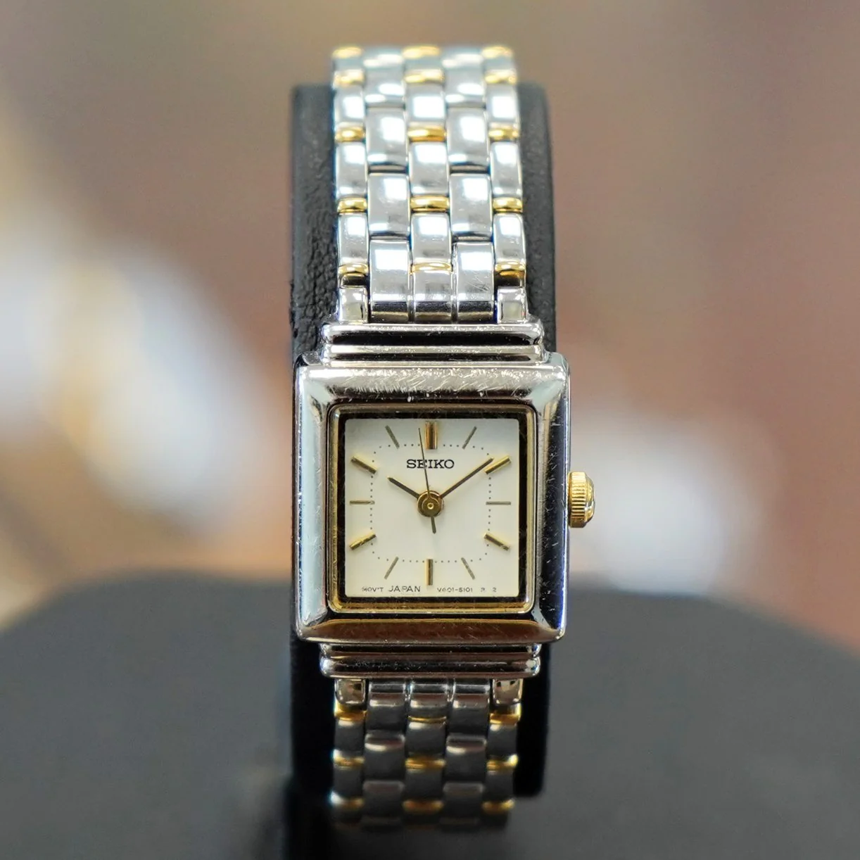 Vintage Ladies SEIKO Quartz Watch ALL S.S. Two-Tone Quartz Wristwatch - V401-5849 - Image 2