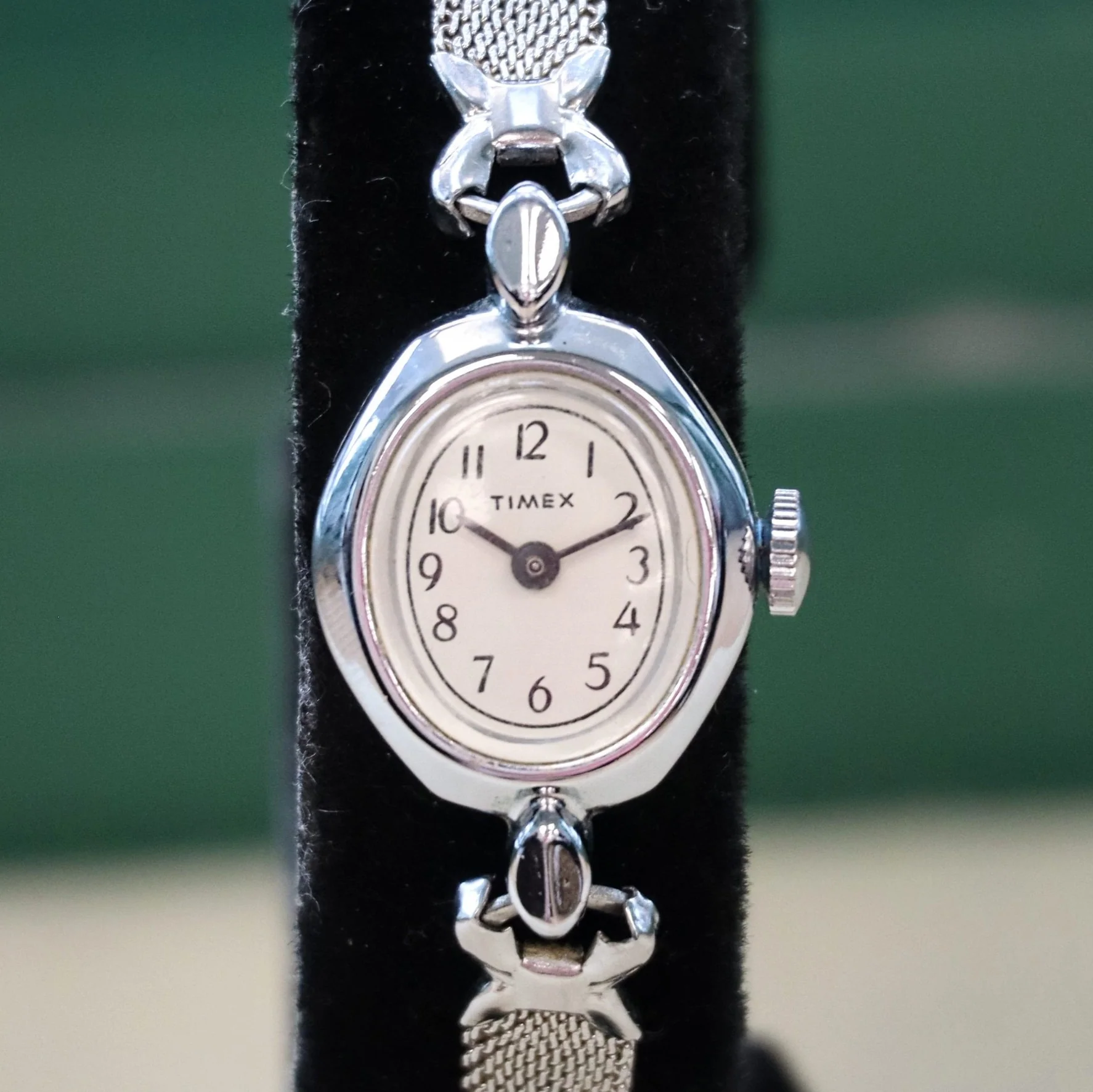Ladies TIMEX Mechanical Watch  Vintage Stainless Steel Mesh Bracelet Wristwatch - Image 3