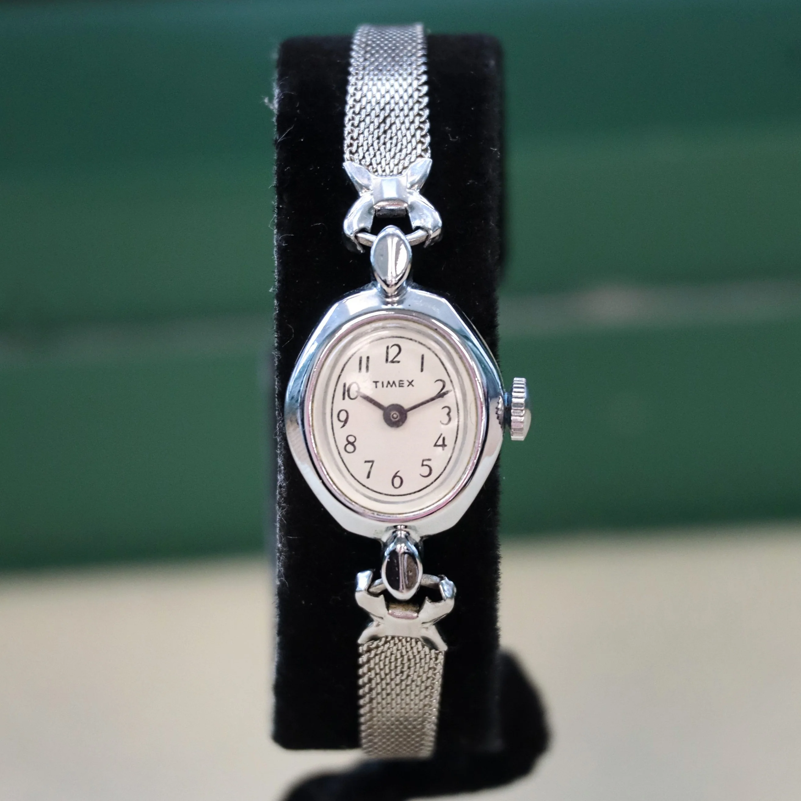 Ladies TIMEX Mechanical Watch  Vintage Stainless Steel Mesh Bracelet Wristwatch - Image 4