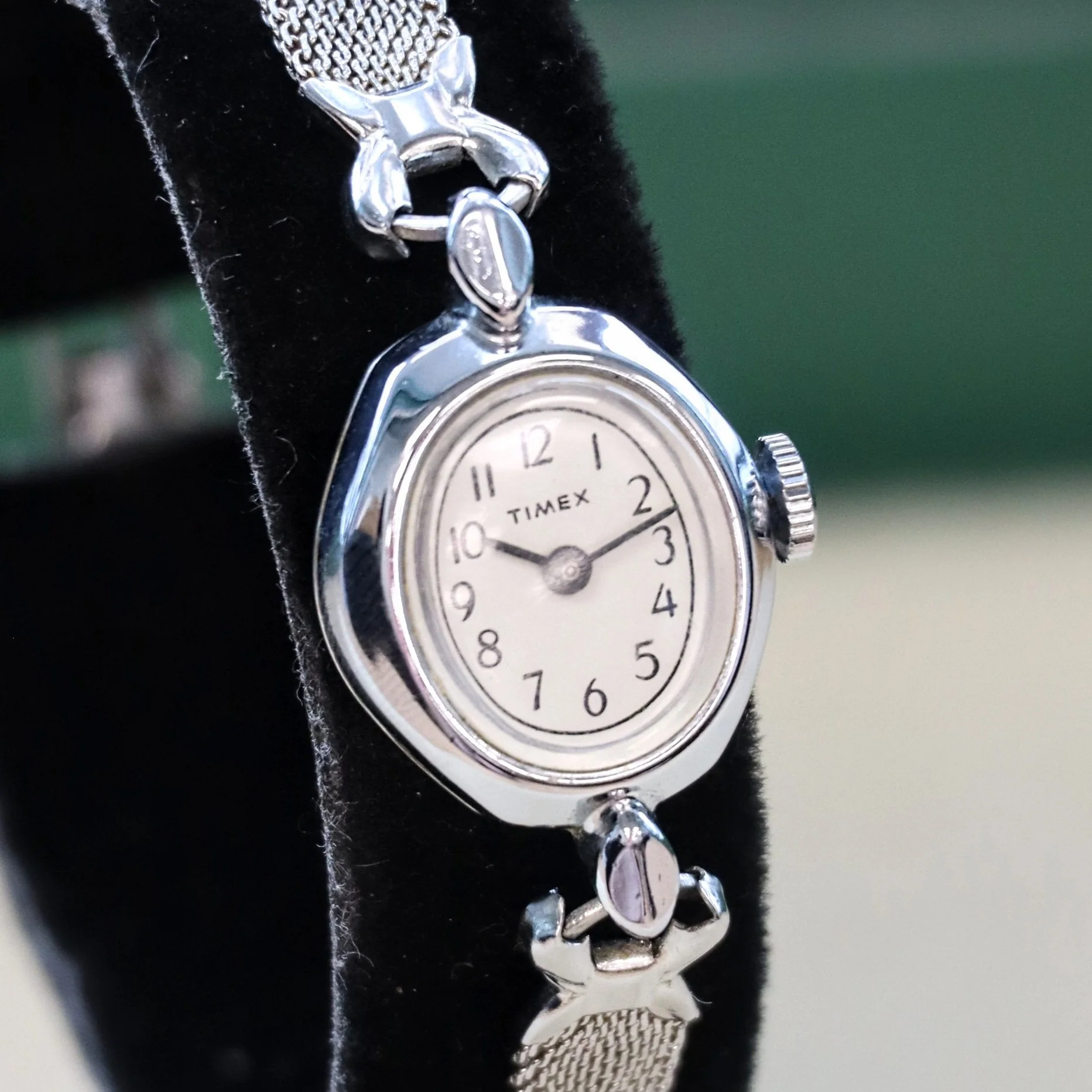 Ladies TIMEX Mechanical Watch  Vintage Stainless Steel Mesh Bracelet Wristwatch - Image 5