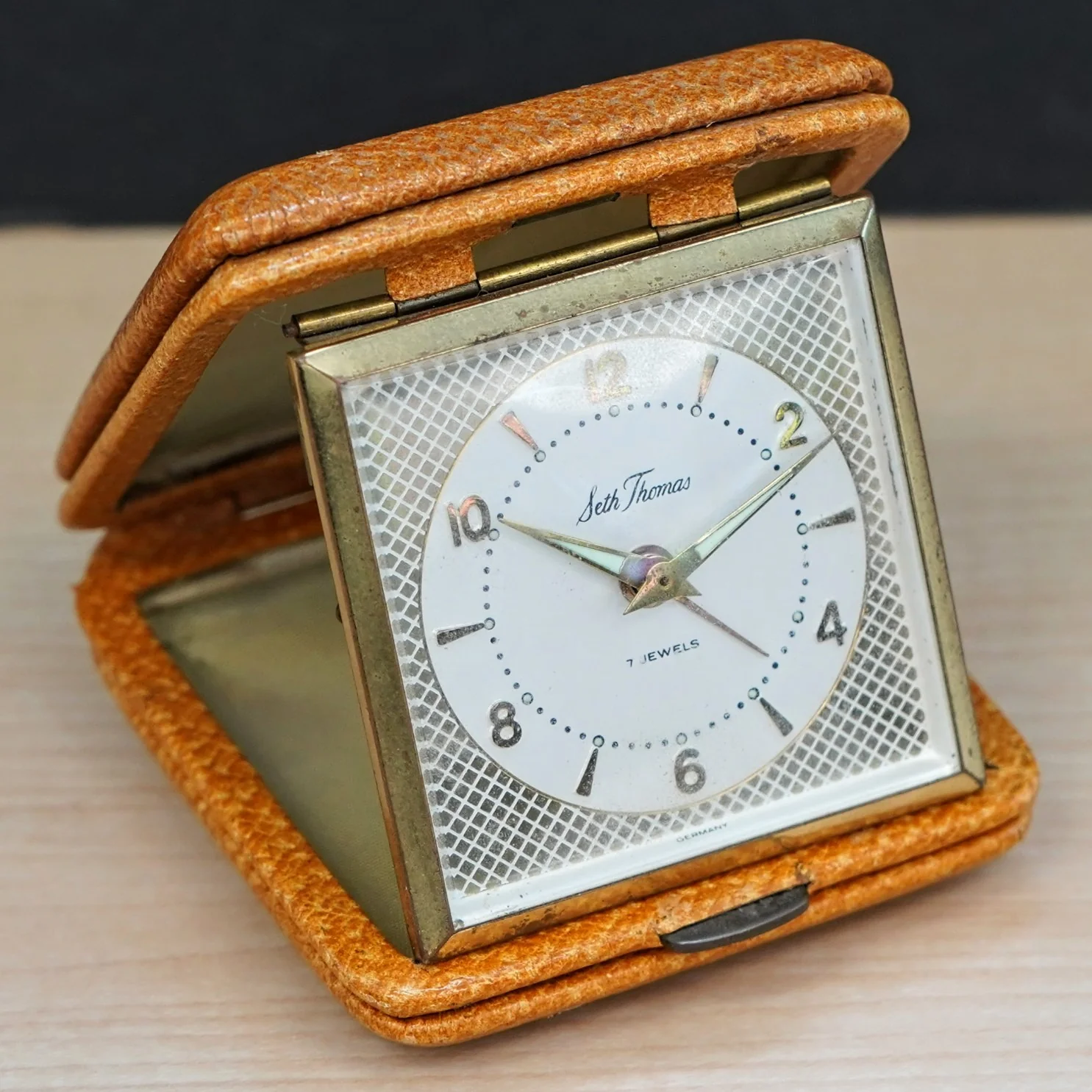 Vintage SETH THOMAS Wind-Up Travel Alarm Clock 7 Jewels Original Genuine Leather Case - Image 2