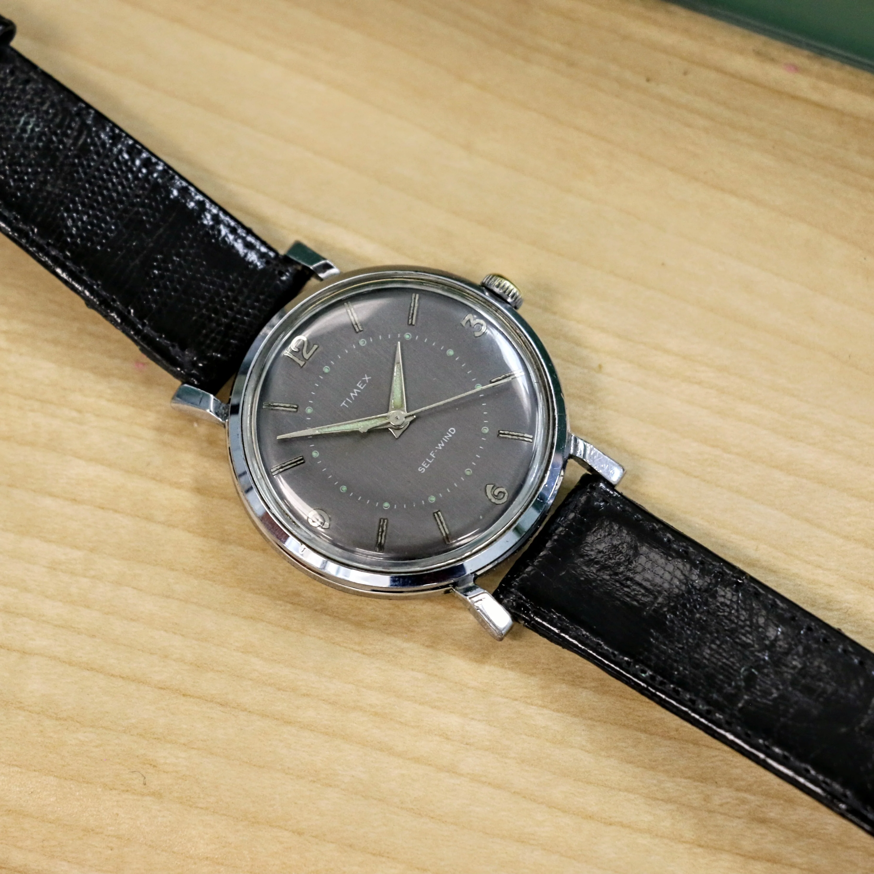 Vintage Timex Self-Wind Automatic Watch 36.5mm Waterproof Case & Fancy Lugs Wristwatch - Image 6