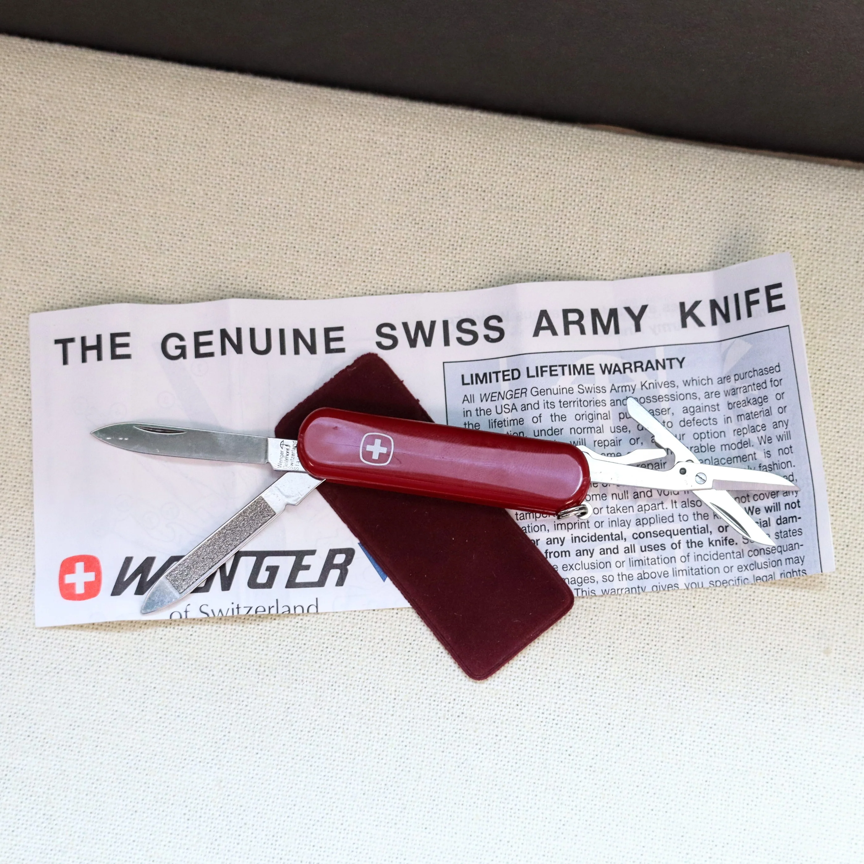 Vintage Victorinox Date 30mm Wristwatch Kit: Watch & Knife - Box & Papers - Image 5