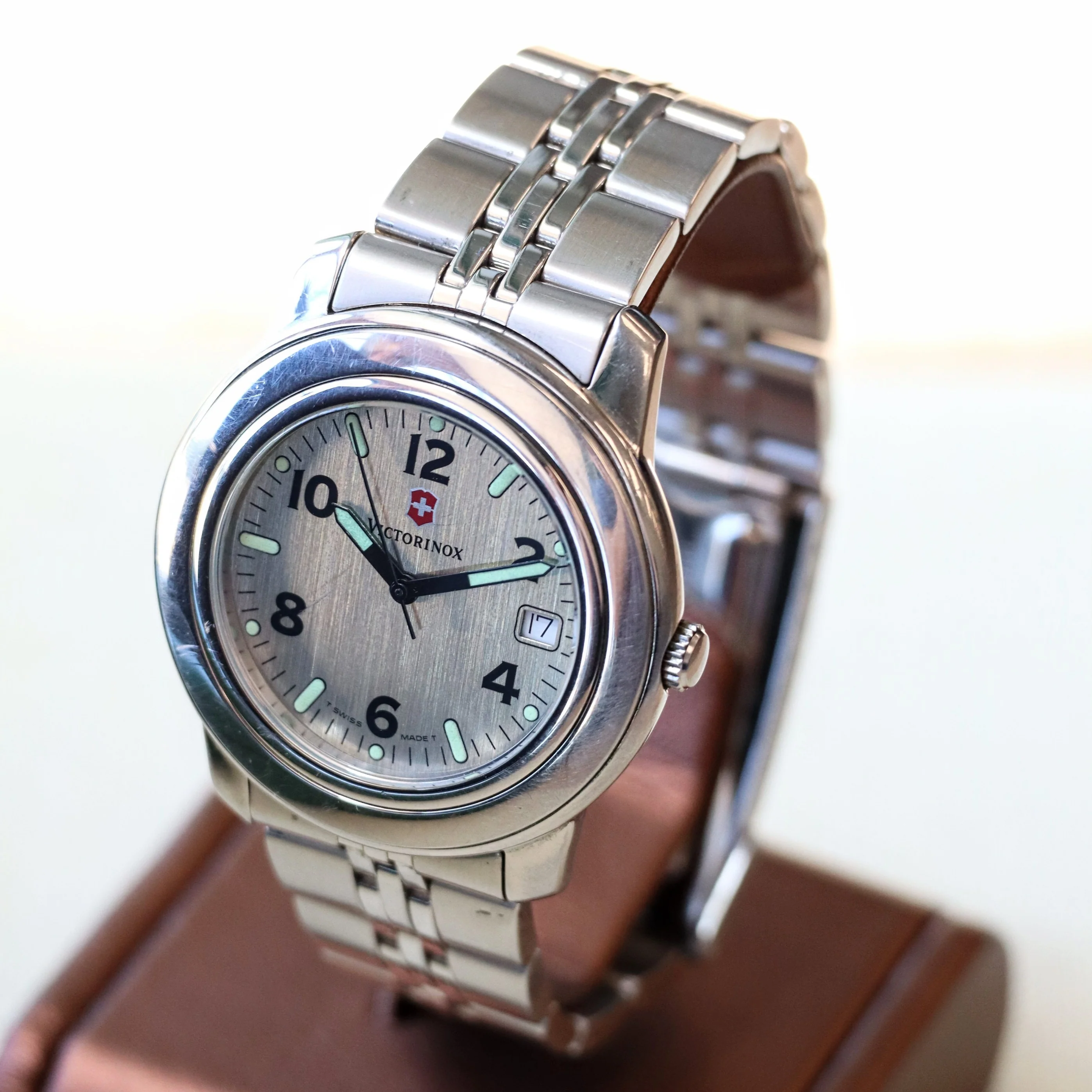 Vintage Victorinox Date 30mm Wristwatch Kit: Watch & Knife - Box & Papers - Image 9