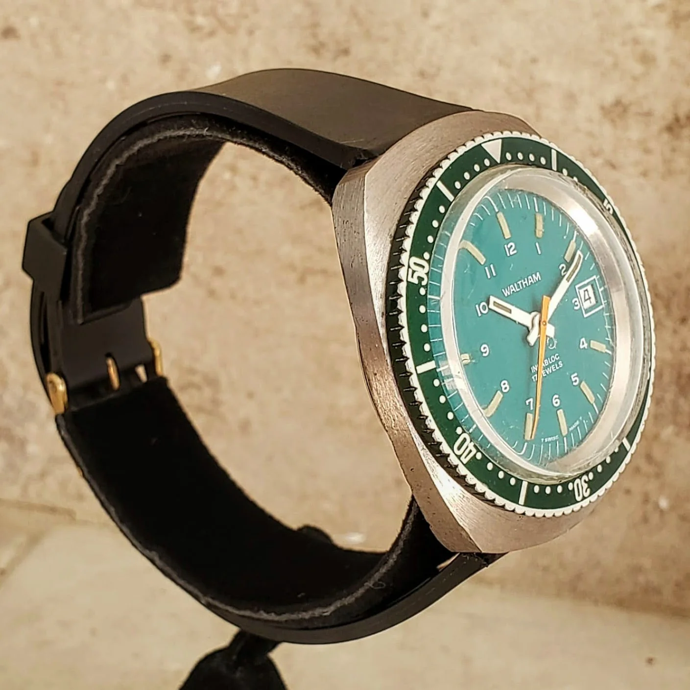 Vintage Waltham Diver Date Wristwatch Swiss Caliber 140-1A 17 Jewels Watch - Image 3