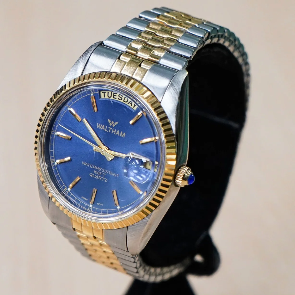 WALTHAM Day/Date Watch Waterresistant 100FT Quartz Wristwatch Blue Dial Two-Tone Case & Flex Band - Image 5
