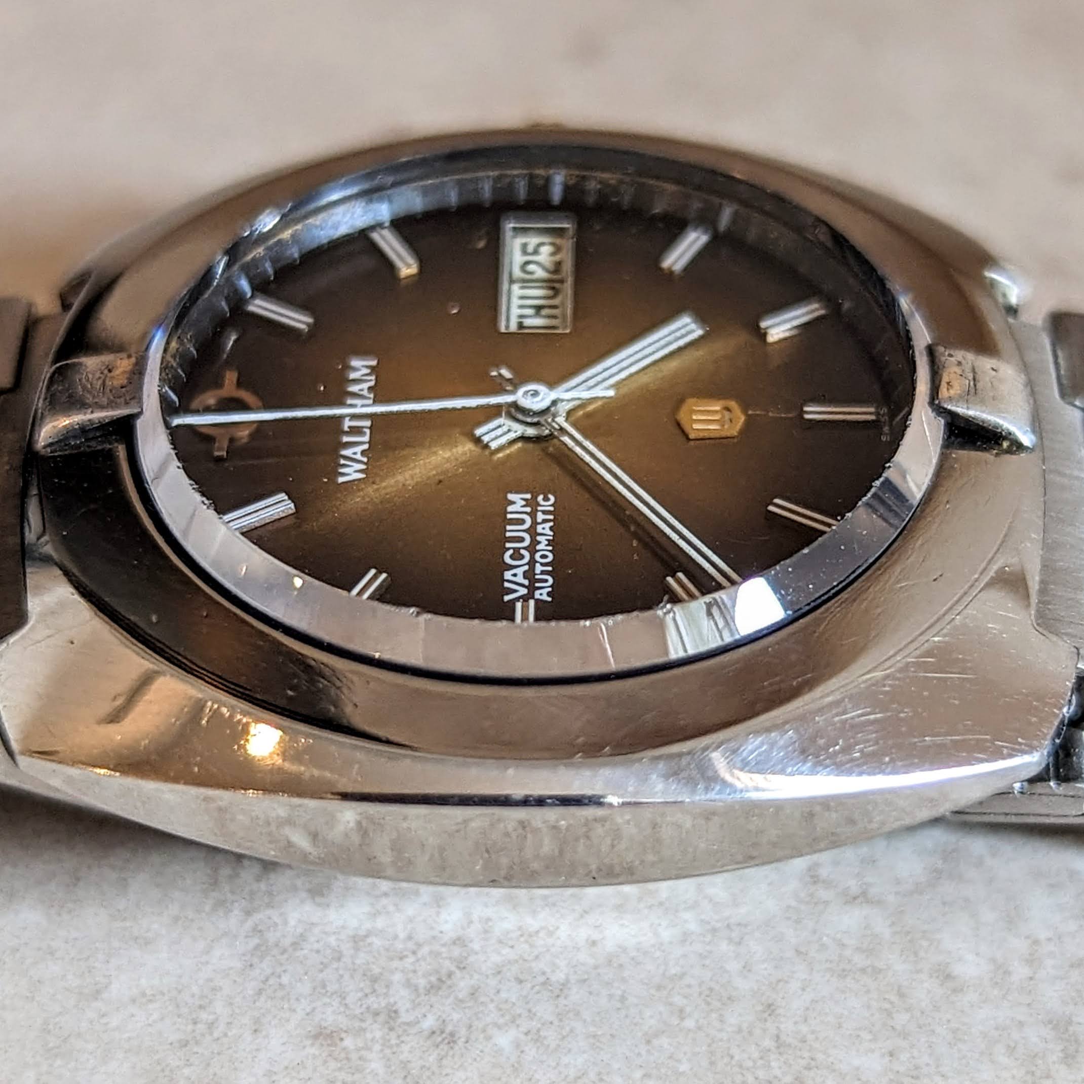 WALTHAM VACUUM Automatic Wristwatch Day/Date 1970s Vintage Watch - Image 11