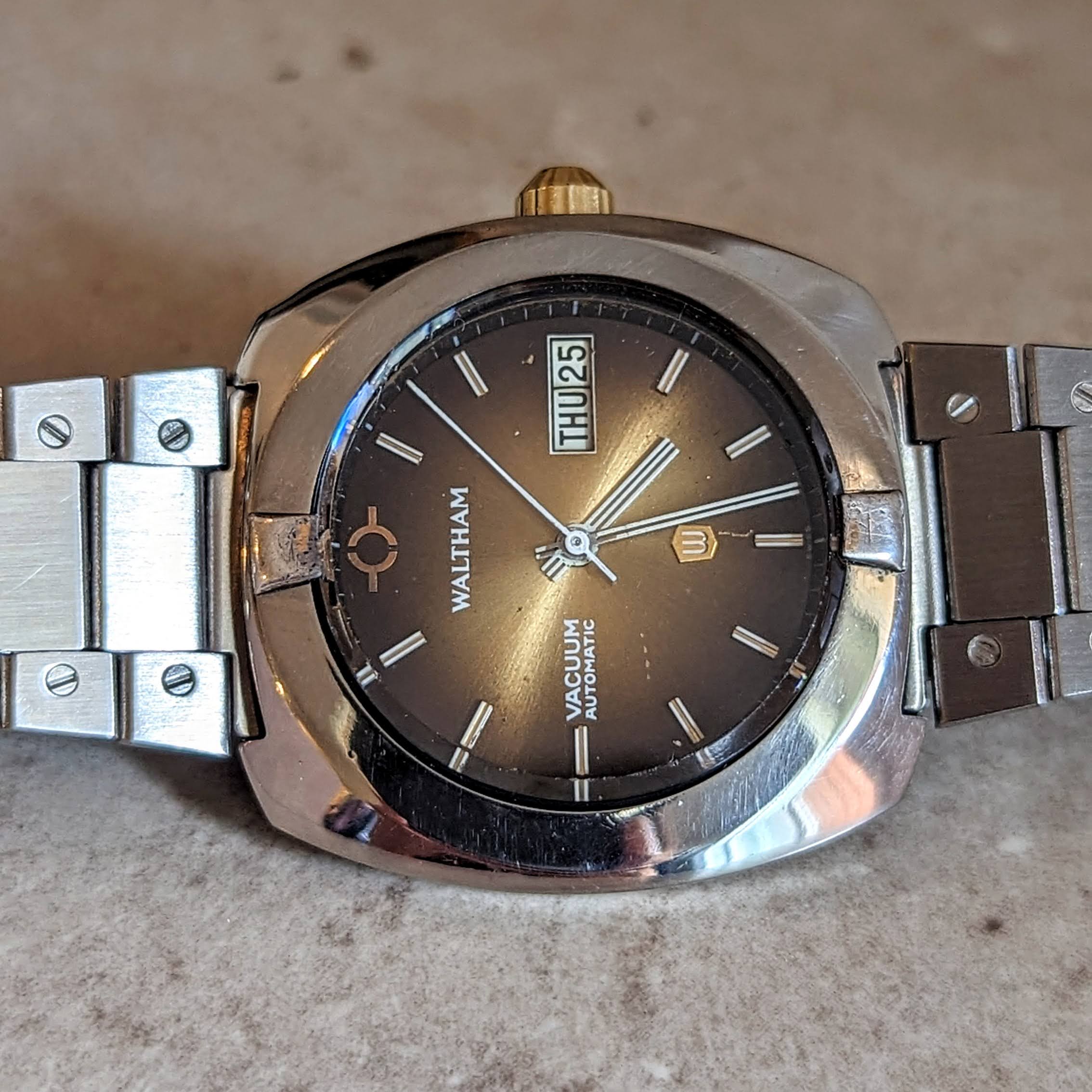 WALTHAM VACUUM Automatic Wristwatch Day/Date 1970s Vintage Watch - Image 12
