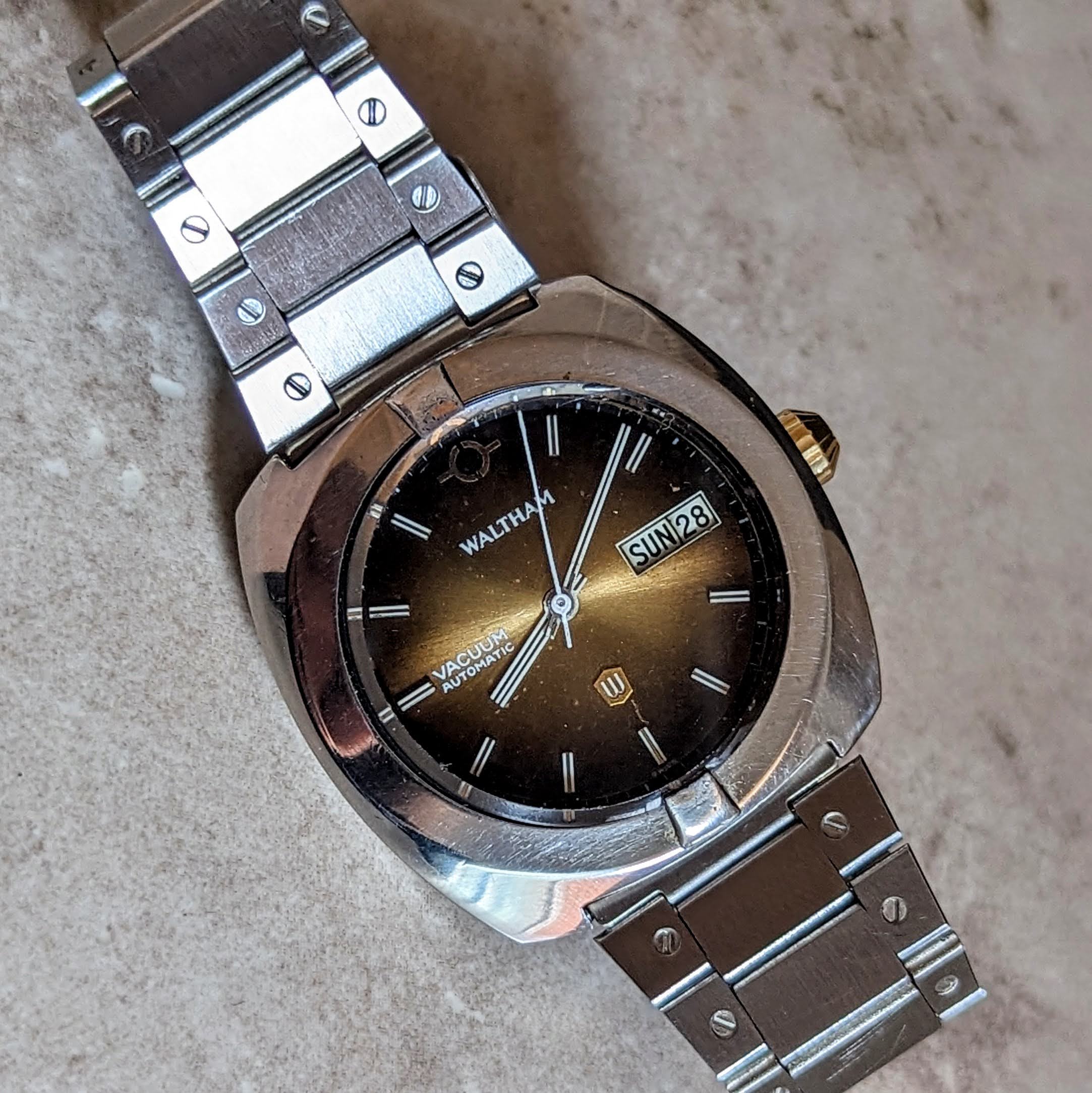 WALTHAM VACUUM Automatic Wristwatch Day/Date 1970s Vintage Watch - Image 13