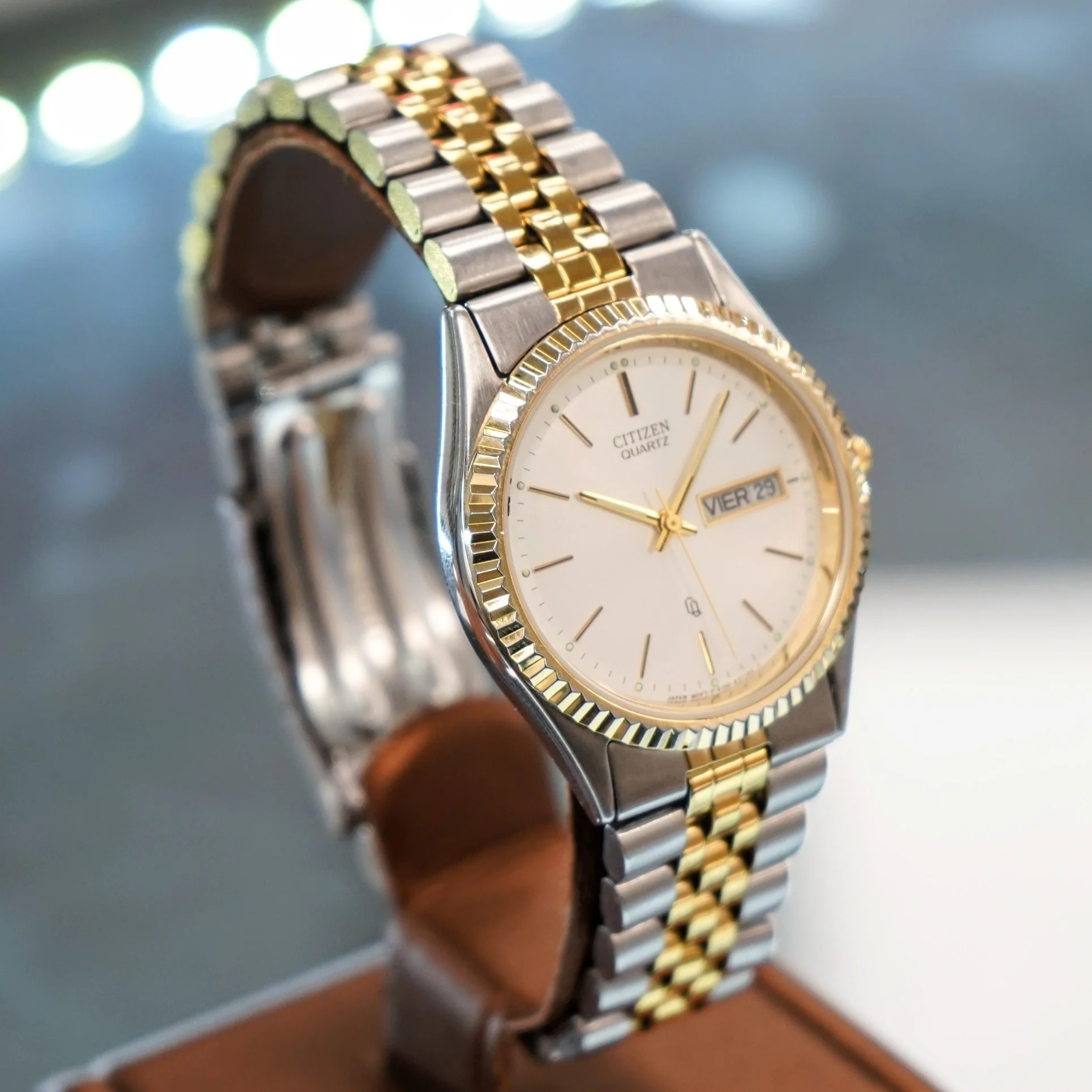 Vintage CITIZEN Quartz CQ Watch Day/Date ALL Two-Tone S.S. - 6100-R00405 - Image 3