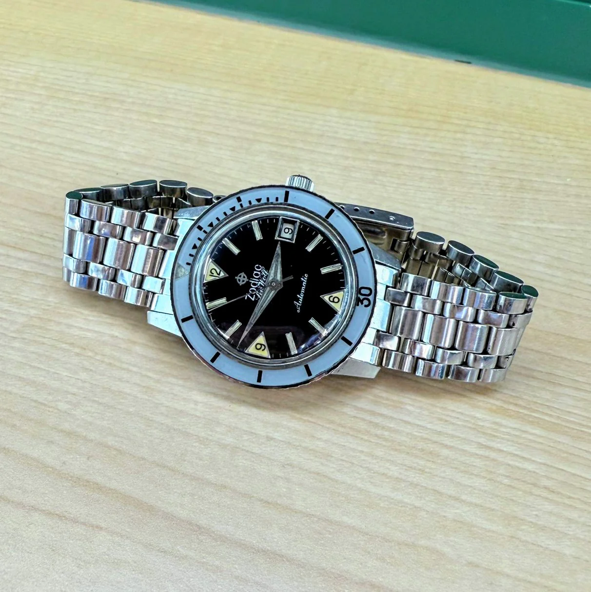 1960s Zodiac Sea Wolf Automatic Watch 722-946 35.5mm Bakelite Bezel ALL S.S. Wristwatch - Original Bracelet - Image 12