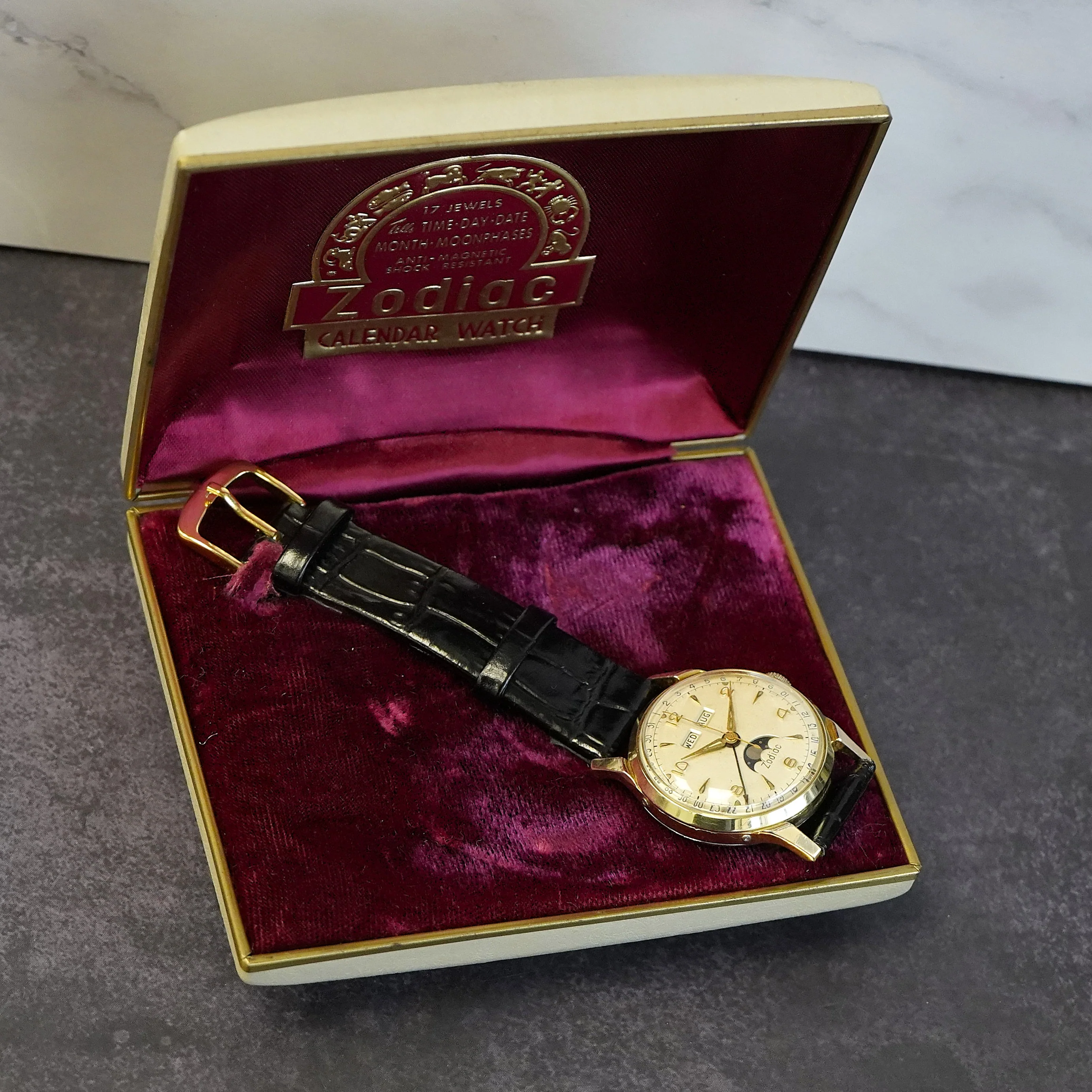 Vintage Zodiac Triple Date Moonphase Watch 33mm Calendar Wristwatch 1721 In Box - Image 13