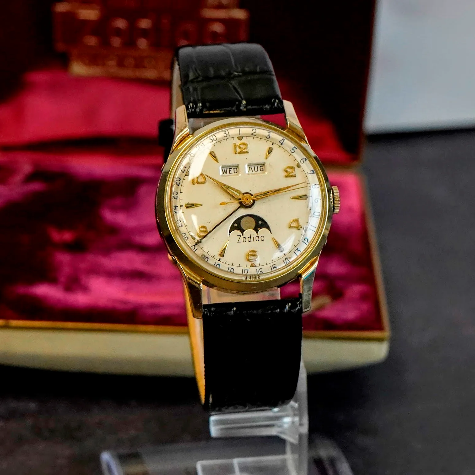 Vintage Zodiac Triple Date Moonphase Watch 33mm Calendar Wristwatch 1721 In Box - Image 3