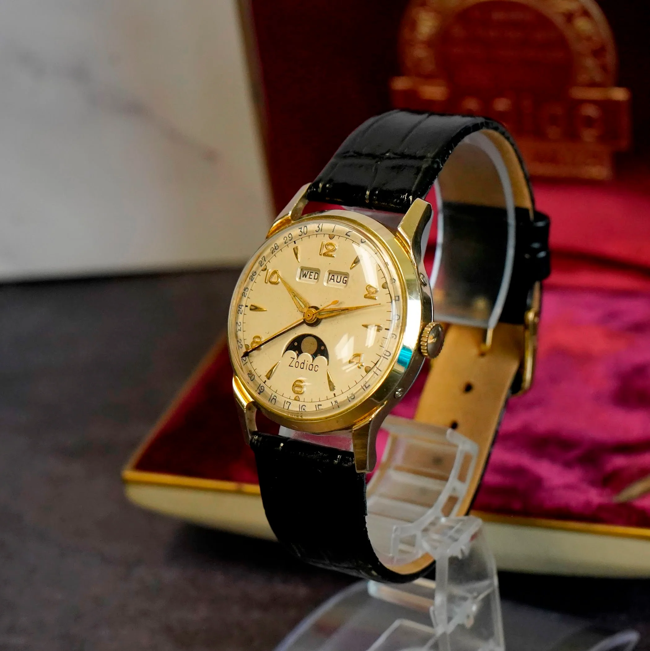 Vintage Zodiac Triple Date Moonphase Watch 33mm Calendar Wristwatch 1721 In Box - Image 5