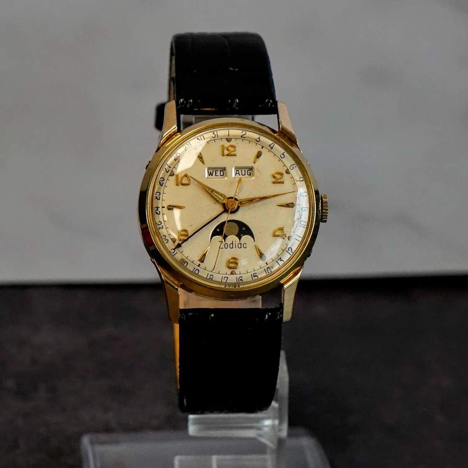 Vintage Zodiac Triple Date Moonphase Watch 33mm Calendar Wristwatch 1721 In Box - Image 7