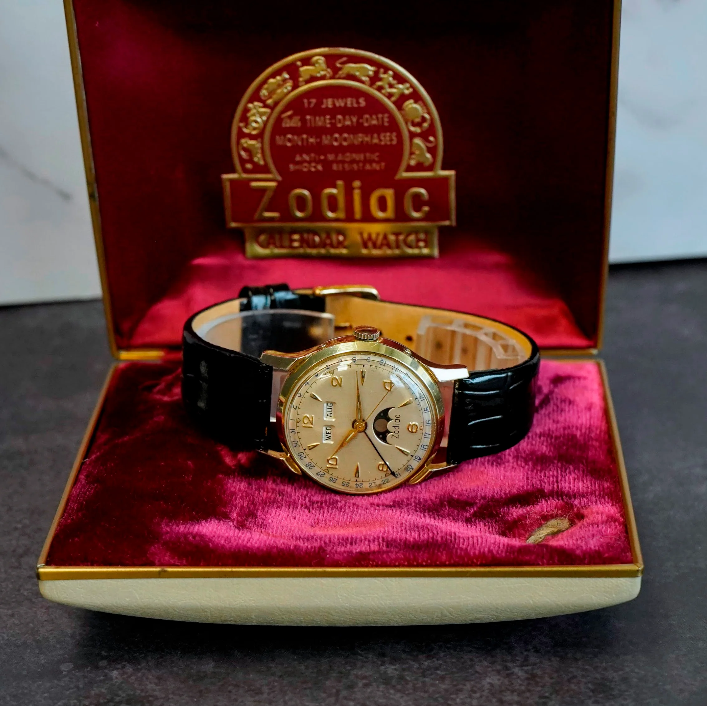 Vintage Zodiac Triple Date Moonphase Watch 33mm Calendar Wristwatch 1721 In Box - Image 9